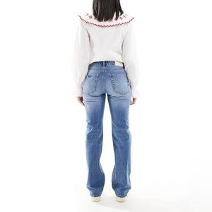 Stradivarius D98 straight leg jeans in medium wash